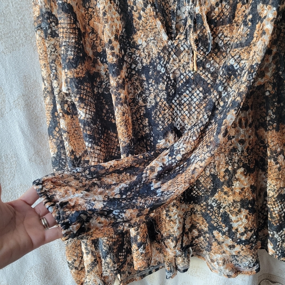 Free People Womens M Sheer Top Blouse Snake Animal Print Lace Boho Retail $98 - Picture 9 of 13